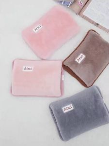 กระเป๋าน้ำร้อน ชาร์จได้ ไฟฟ้า ถุงน้ำร้อน สไตล์มินิมอล ผ้ากำมะหยี่ คลายหนาว แก้ปวดเมื่อย ช่วยลดอาการ ปวดประจำเดือน ลดบวม  อุ่นได้นาน 6-8 ชม สามารถอุ่นหน้าท้อง เอว และคอได้