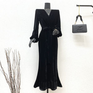 ชุดเดรสยาวผ้ากำมะหยี่สีดำฤดูใบไม้ร่วงและฤดูหนาว ไหล่กว้าง คอวี รัดเอว คลุมหน้าท้อง กระโปรงหางปลา เดรสแฟชั่นสำหรับผู้หญิง