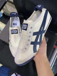 รองเท้าผ้าใบ รองเท้าผ้าใบ สลิปออน สินค้ากำลังฮิต ใส่ได้ทั้งผู้หญิงและผู้ชาย รับประกันสินค้าตรงปก 100% มี36–45