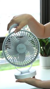 Quạt Sạc Tích Điện COMET CRF1606 treo tường để bàn siêu tiện lợi có đèn led thời gian sài lên đến 8 tiếng