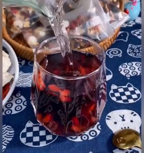 Ginseng Mulberry Black Goji Berry Tea Seven Treasure Tea for Men Seven Treasure Strengthening Tea Triangular Bag Health Tea Healthy Organic Men’s Gas Stations and Women’s Beauty Salons Kidney Tea Bags Suitable for Both Men and Women