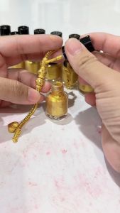 สีแต้มทองชุบ ใช้แต้มเก็บงานทองปลอม องค์พระ มีพู่กันในตัว ใช้งานง่าย เหมาะกับทุกงาน