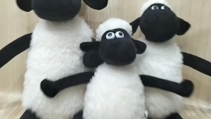 Boneka Shaun The Sheep Domba Bulu Kriwul Ukuran L