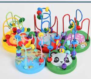 Cartoon Wooden Beads With Box/ Mainan Manik - Random (2532)