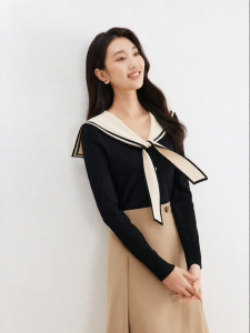 Koradior | Spliced Design V-Neck Ice Silk Knitwear