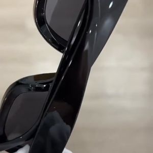 Kacamata Hitam UV400 Bingkai Kecil Persegi Gaya Vintage