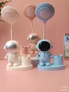 Đèn Học Để Bàn Phi Hành Gia Đèn Led Để Bàn Chống Cận Có Ngăn Bút Cho Bé