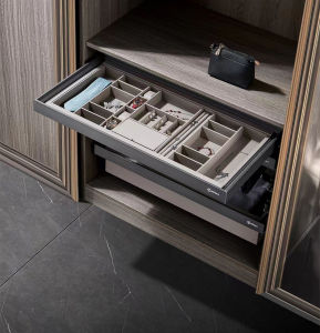 เก้าอี้รัดกางเกงแบบยืดหยุ่นสำหรับใช้ในบ้าน ตู้เสื้อผ้าแบบติดตั้งในตัว ตะกร้าแบบลากด้านใน ช่องเก็บของแบบติดตั้งในตัว กล่องใส่เครื่องประดับแบบลิฟต์ ฮาร์ดแวร์