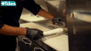 ถุงมือยางไนไตร สีดำ 100 ชิ้น/แพ็ค สำหรับงานสัก ร้านตัดผม สัมผัสอาหาร ป้องกันมือจากความร้อน น้ำมัน