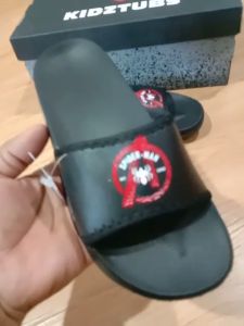 KIDZTUBS Sandal Anak Laki-Laki Karet Slipper Slide Selop Slipon Jepit Karakter Warna Hitam Usia 6-10 Tahun 1604100424