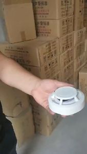 【Free Battery】Photoelectric Sensitive Sensor Smoke Detector Fire Alarm With Battery Powered For Family