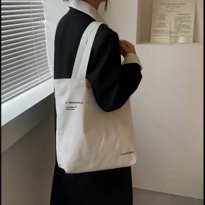 koreafashionshop(KR2220) กระเป๋าถือผ้าสะพายไหล่ ผ้าแคนวาสมี2สีน่ารัก