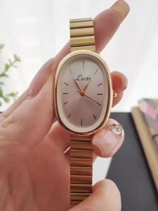 Đồng Hồ Đeo Tay Nữ Dây Vàng Thời Trang - Đồng Hồ Thạch Anh Phong Cách Cổ Điển Sang Trọng Đơn Giản Thanh Lịch Nhẹ Nhàng Đa Năng Dây Thép Không Gỉ