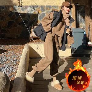 เสื้อสเวตเตอร์คอตั้งแขนยาวผ้าขนแกะสไตล์ย้อนยุคแบบลำลองสำหรับผู้หญิงในฤดูใบไม้ร่วงและฤดูหนาว เสื้อผ้าทำงานสองชิ้นแฟชั่นที่ทำให้ดูกระชับและลดอายุ