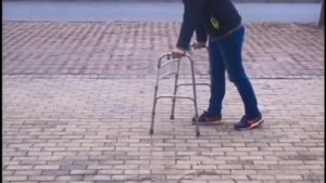 วอล์คเกอร์ อุปกรณ์ช่วยเดิน พับเก็บได้และปรับความสูงได้ สำหรับผู้สูงอายุผู้พิการwalkerที่ค้ำเดินไม้ค้ำที่พยุงหัดเดินที่ช่วยหัดเดิน