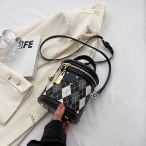 Fashionable Versatile Small Handbag Womens Bag 2025 New Elegant Texture Handheld Single Shoulder Bag Summer High-End Feel Crossbody Bag