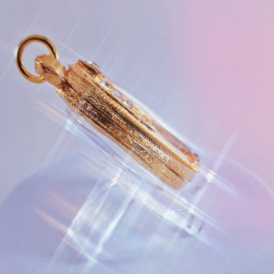 Er Ge Feng Rian by Master Sakchai (4th direct descendant of Er Ge Feng). Come with Micron Gold Casing