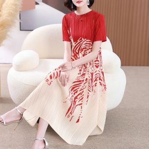 Miyake Pleated Pop Print Fashion Dress: Perfect for Middle-Aged Mothers