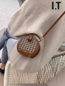 กระเป๋าสะพายข้างผู้หญิงลายสก็อต Hong Kong Brand กระเป๋าสะพายข้างแบบหนังวัวสองชั้น กระเป๋าสะพายข้างแบบสะพายข้างแบบลำลองสำหรับฤดูร้อนปี 2024