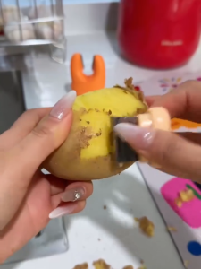 2-in-1 Magnetic Crab Claw Garlic Peeler Ginger Scraper Handheld Anti-Cut Garlic Skin Remover Tool