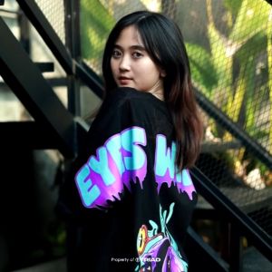 TRIAD KAOS OVERSIZE | T-Shirt Oversized Graphic Pria dan Wanita | Black White Eyes Within A4527