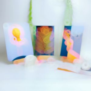 HIASAN DINDING ABSTRAK ART AESTHETIC: PANDUAN UNTUK RUANG TAMU