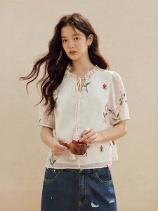 INMAN | Áo Blouse V-neck Thêu Có Tassel Tay Ngắn