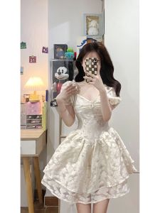 Đầm Elegance Tự Patchwork Họa Tiết Ngọt Ngào Ôm Cổ Vuông Tay Ngắn