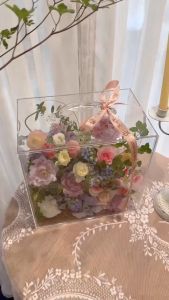 Hộp quà vali - Hộp hoa - quà tặng bằng mica có quai xách