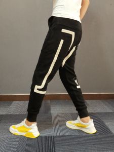 กางเกงวอร์มสเวตเตอร์ถักสีดำสำหรับผู้ชาย กางเกงขายาวทรงสลิมฟิต กางเกงขายาวทรงฮาราจูกุ กางเกงขายาวทรงสปอร์ต แฟชั่นฤดูใบไม้ผลิและฤดูใบไม้ร่วง