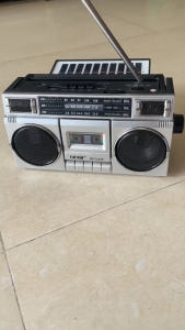 Đài radio NNS 7225S công suất 10w năng lượng mặt trờiloa to sóng khoẻ.Bảo hành 3 tháng
