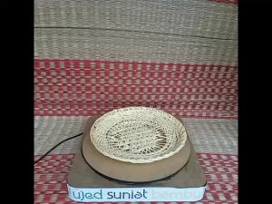 piring dari anyaman bambu