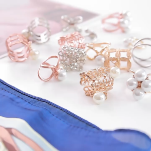 【 In Stock 】 High-End Pearl Scarf Buckle Simple And Fashionable Flower Shawl Decorative Buckle Multi-Functional Womens Scarf Clip Tali Selendang 丝巾扣