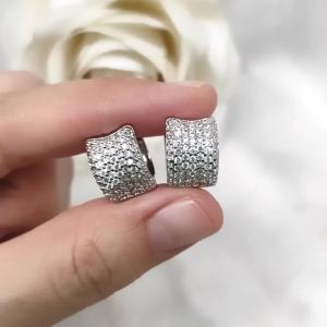 ต่างหูห่วง ฝังคริสตัลแท้  ขนาดพอเหมาะ ตุ้มหู เครื่องประดับแฟชั่น ER1261 ValueJewelry