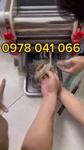 Máy cán bột cắt bột tự động làm sợi mì tươibánh canhlàm bánh bao lô cán 24cm