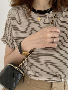 เสื้อยืดคอกลมลายทางแขนสั้นผู้หญิง ทรงหลวม สไตล์เกาหลี เสื้อชั้นในฤดูร้อน เสื้อผ้าทำงาน สไตล์เรียบง่าย สีสันสดใส