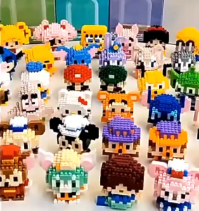 Cute Sanrio Mini Building Blocks Figure Toy Set – Cute DIY Cartoon Figures Educational Gift for Kids