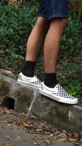 SEPATU AKNA CHESS KULINER SLIP ON BLACK WHITE Aerostreet Comfy Putih - Sepatu Slip On Slop Casual Sneaker Pria Wanita Sepatu Kets Pria sepatu AKNA 97S converse87 70s all star sepatu DORKS  sepatu VENTELA 70s all star sepatu PATROBAS wanita converse70s