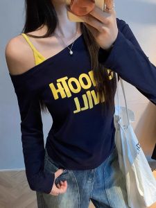 เสื้อยืดคอกลมแขนยาวพิมพ์ลายตัวอักษรสไตล์เกาหลีสำหรับผู้หญิง แฟชั่นฤดูร้อน 2025 เสื้อชั้นในลายพิมพ์ลายตัวอักษรสีตัดกัน