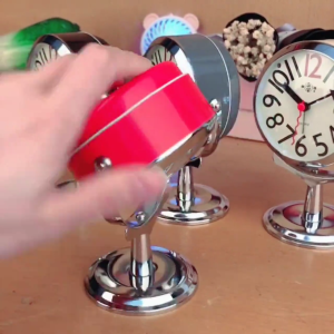 Vintage Retro Silent Pointer Alarm Clock - Round Clock for Home/Office Mute Timekeeping