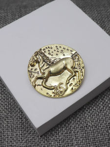 Retro small floral embossed horse chestpin for women - high-end corsage for special occasions as a gift