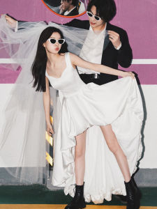 สีขาว งานแต่งงาน เดรส การถ่ายภาพการเดินทางหลังการหมั้นก่อนสั้น สีขาว พิธีลงทะเบียนเสื้อ Advanced Sense Outing