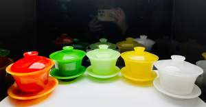 Ly thưởng trà đá ngọc.