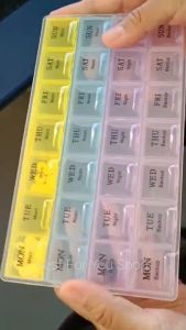 กล่องใส่ยา ตลับใส่ยา (7 วัน 28 ช่อง) ตลับยา กล่องจัดยา กล่องแบ่งยา Pill Box 28 slots แบบพกพา คละสี กล่องยา (D9041946)