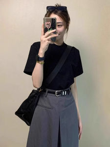 เสื้อยืดคอกลมแขนสั้นผ้าฝ้ายแท้สีขาว แฟชั่นฤดูร้อน 2025 ดีไซน์ใหม่ กระชับสัดส่วน ลำลอง หลากหลายสไตล์ เสื้อผู้หญิง