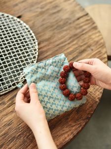 High-End Double Layer Jewelry Storage Bag for Bracelets and Tea Cups Main Cup Design Luxury Drawstring Embellished Fabric Cup Covers