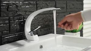 Sincecu Elegant Gold Polished Solid Brass Waterfall Bathroom Faucet with Single Hole Basin Sink Mixer Tap Bathroom Faucet Solid Brass Gold Polished Single Hole Basin Sink Tap Hot Cold Water Mixer Waterfall Faucet