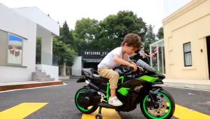 Motor Rechargeable Kawasaki H2R Big Size Ride On Toys Rubber Tires Music 2-7 Yrs for Kids