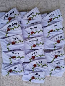 Jilbab sekolah+bando bunga+bordir nama