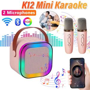 เครื่องคาราโอเกะขนาดเล็กพร้อมระบบเสียงไมโครโฟนเครื่องคาราโอเกะคาราโอเกะแบบพกพาพร้อมไมโครโฟนไร้สาย2ตัว Kado Ulang Tahun สำหรับการสังสรรค์ในครอบครัว
